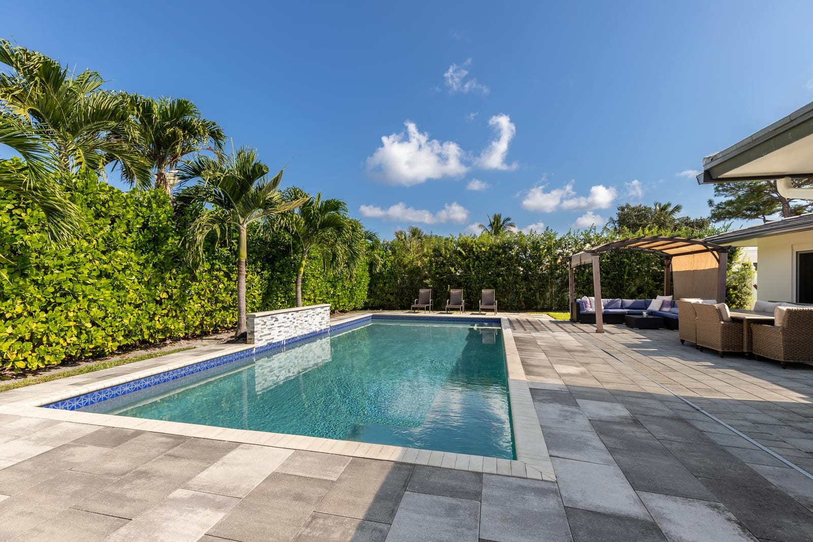 Effective Local Advertising Channels in Deltona, Florida — pool service business insights