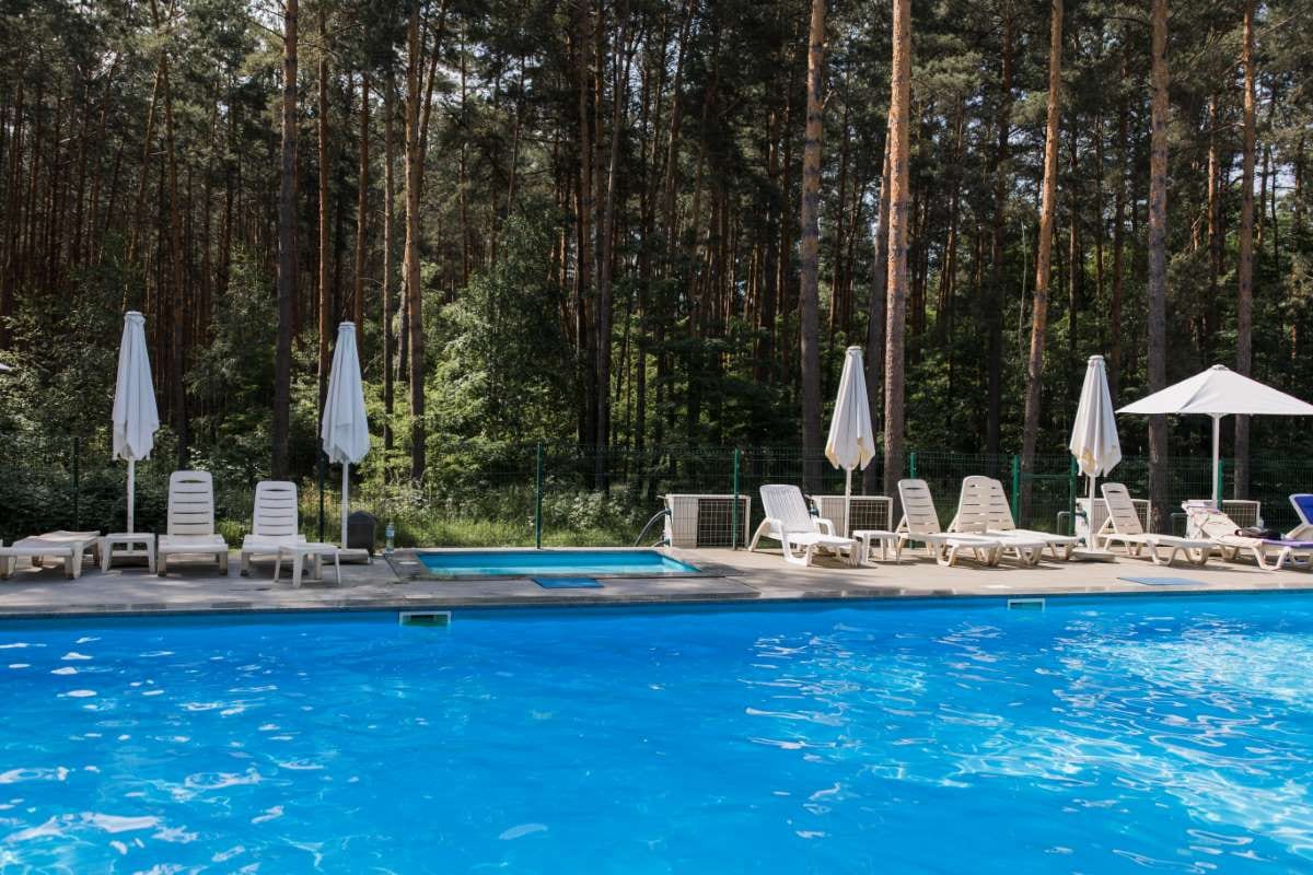 Green Equipment Manufacturing: Which Brands Lead the Way? — pool service business insights