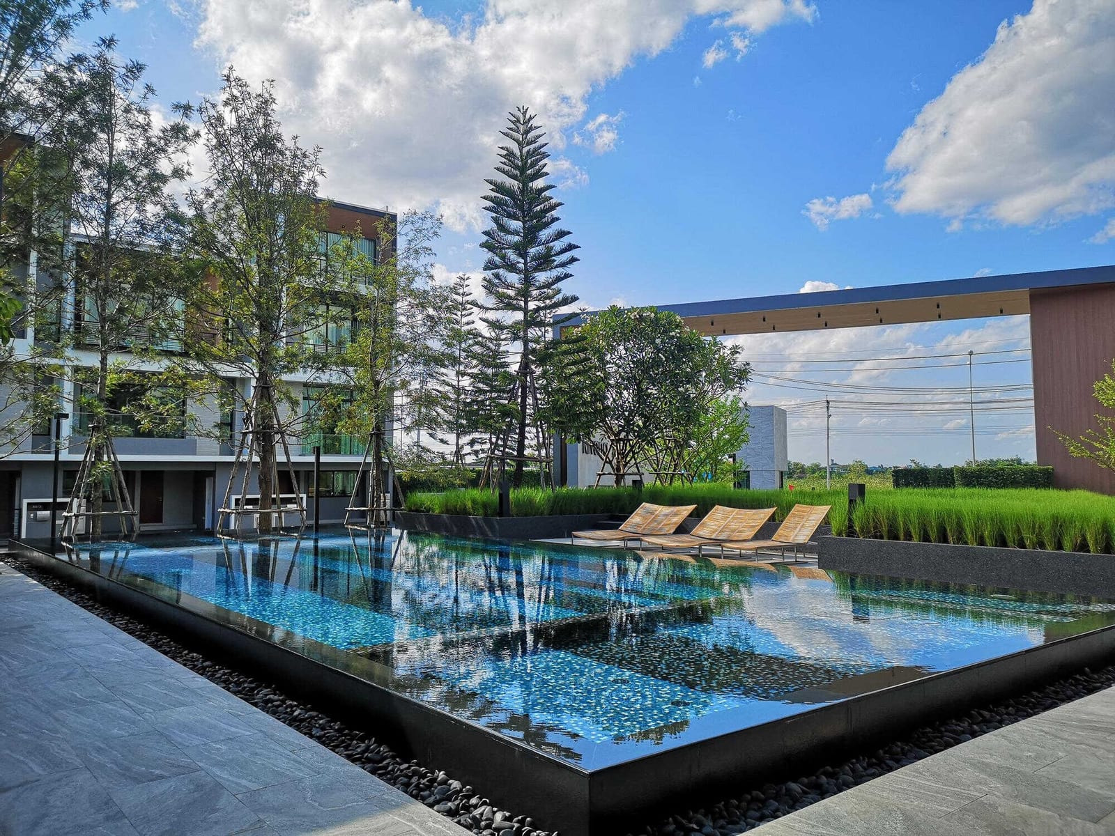 How Houston’s Heat Impacts Pool Water Chemistry — pool service business insights