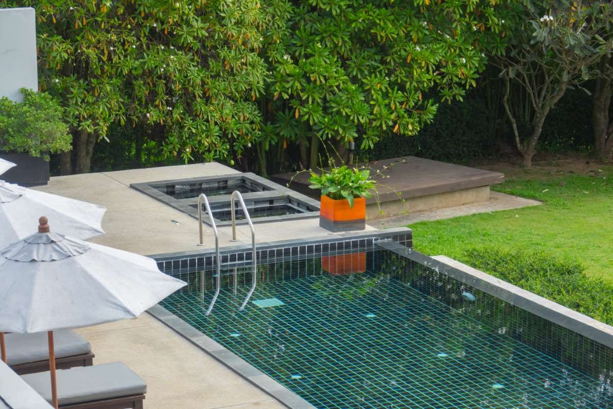 How Poor Circulation Skews Water Test Results — pool service business insights