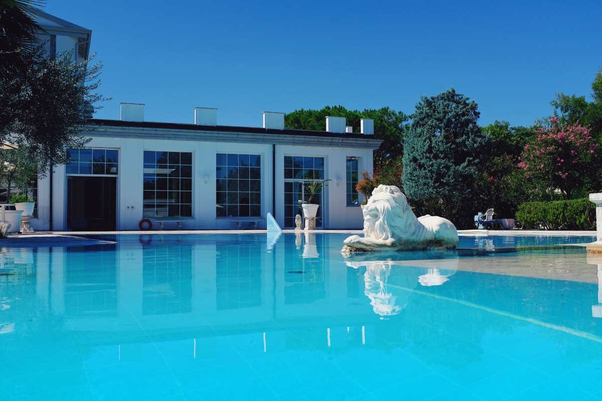 How to Choose Safe, Effective Chemical Transport Containers — pool service business insights