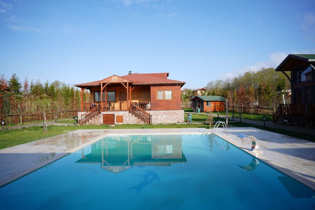 How to Deliver Bad News About Equipment Failures Professionally — pool service business insights