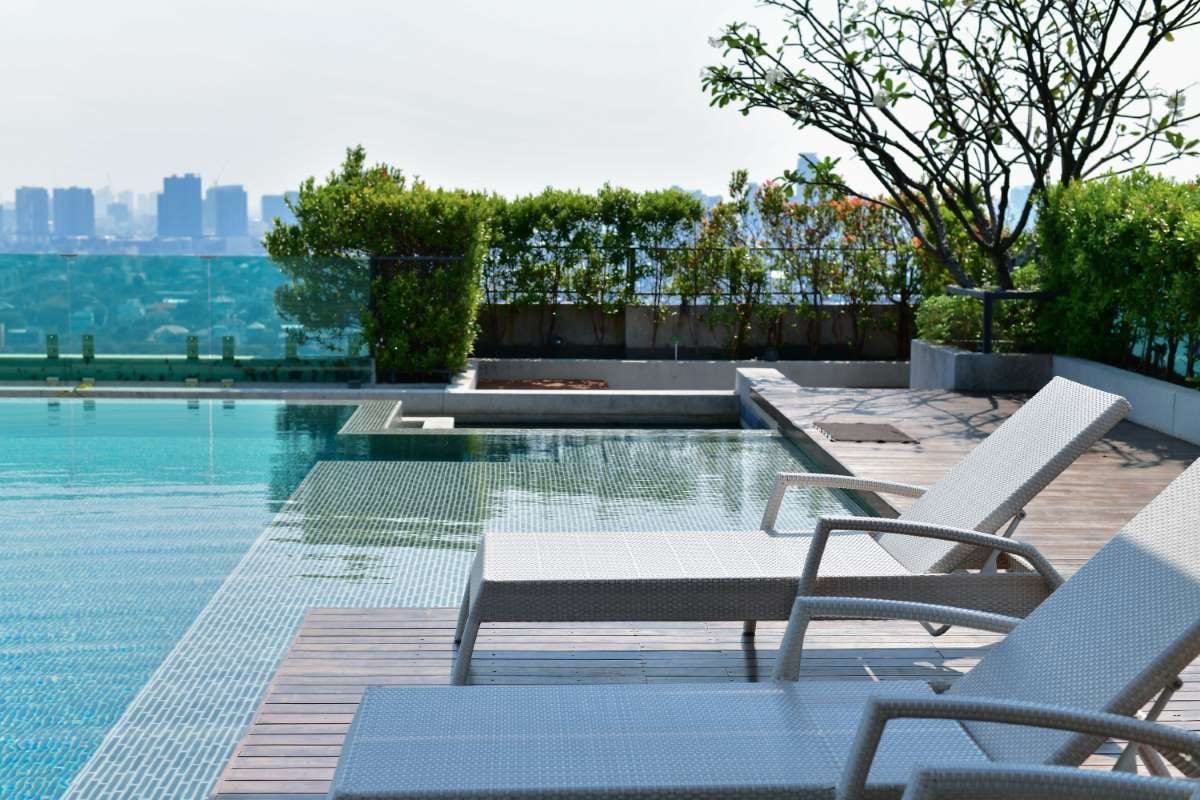 How to Explain Modern Filtration Options to Homeowners — pool service business insights