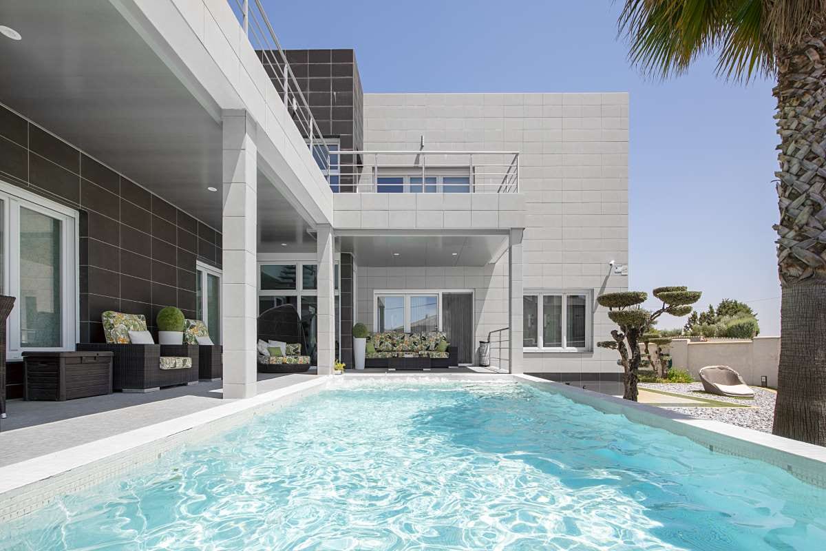 How to Maintain Equipment in Extreme Heat in Palm Coast, Florida — pool service business insights