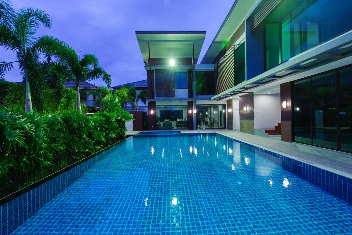 How to Sell Extra Visits During Heatwaves — pool service business insights
