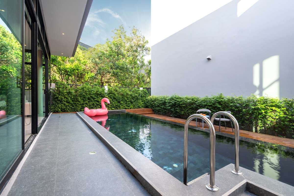 Planning Your Cash Flow Calendar for Predictable Receivables — pool service business insights