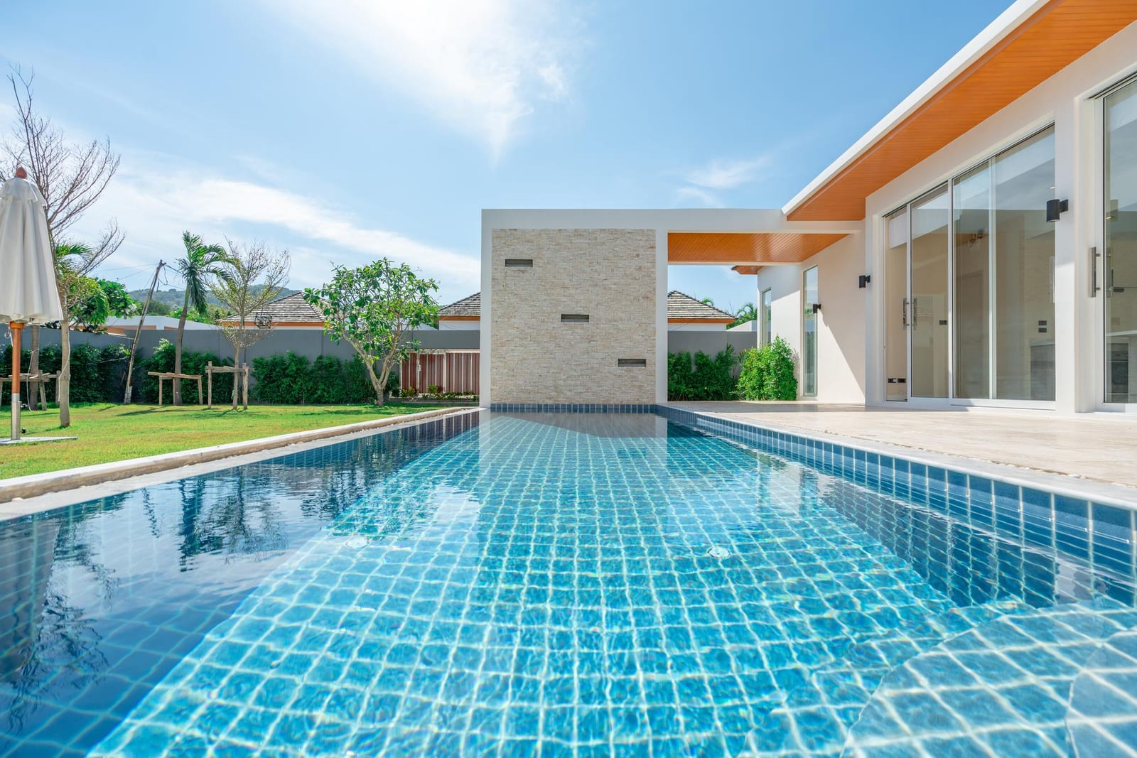 Pool Routes for Sale in Florida: Comparing Jacksonville, Miami, Tampa, Orlando, and St. Petersburg – Discover Pool Routes — pool service business insights