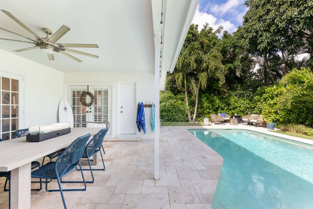 Professional Pool Cleaning: Why Smart Systems Increase Profit — pool service business insights