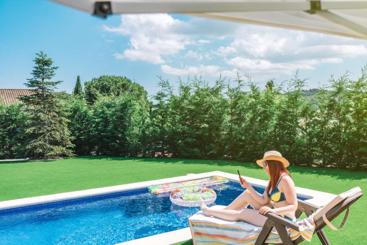 Tools That Make Manual Pool Cleaning Easier — pool service business insights