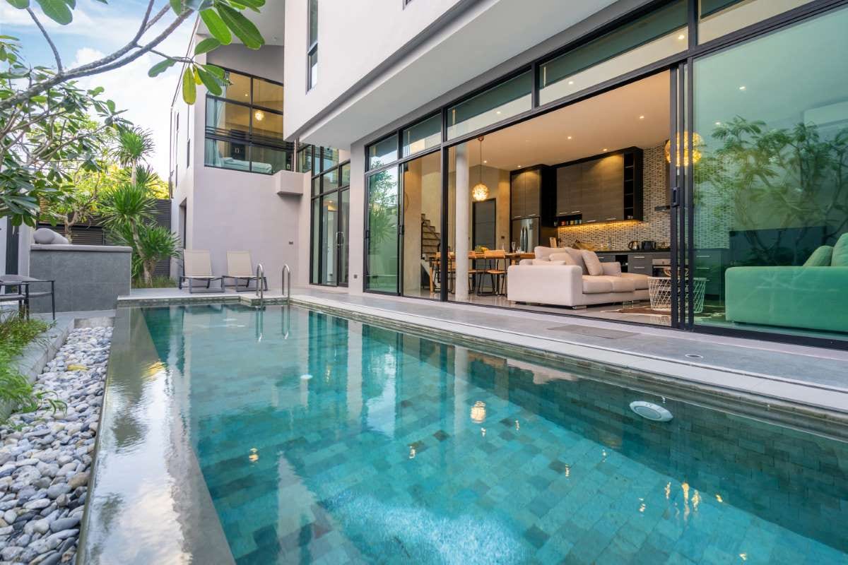 What “Growth Hacking” Means for Pool Route Owners — pool service business insights