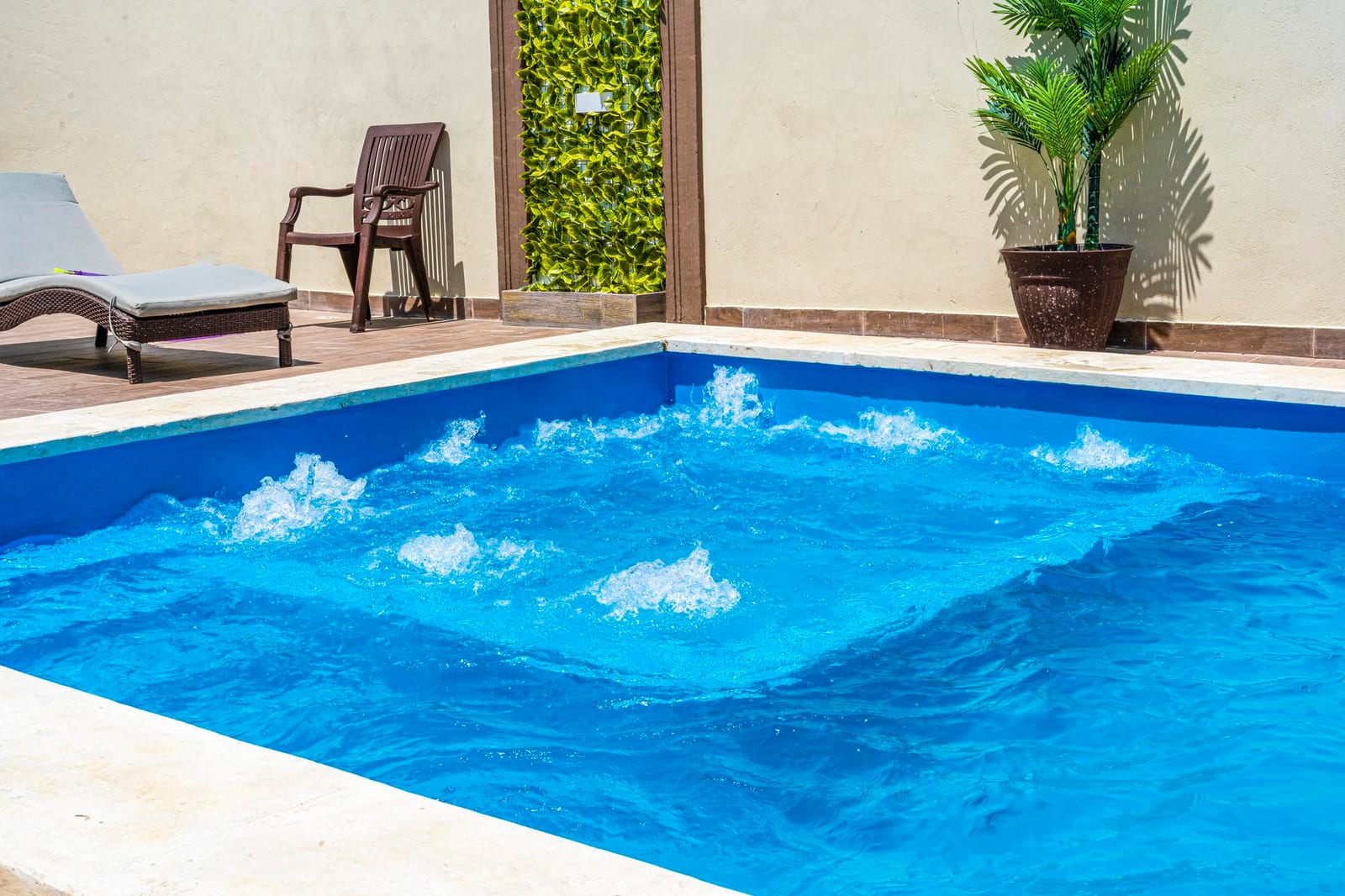 Why Flat-Rate Pricing Increases Customer Satisfaction — pool service business insights