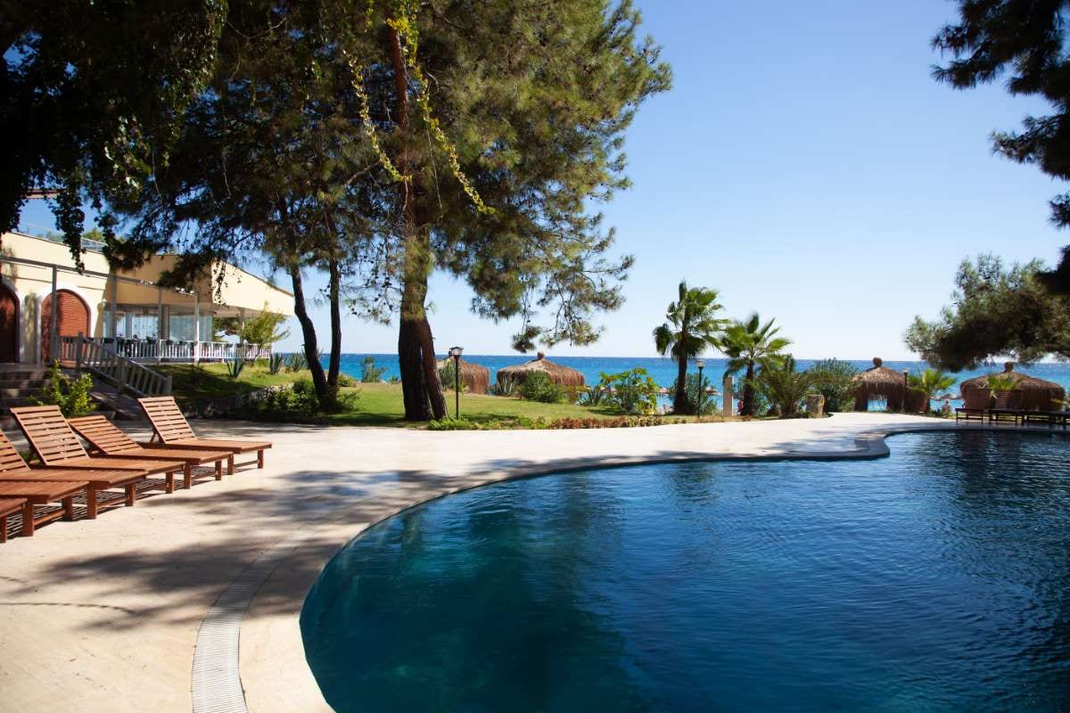 Why Palm Beach County Is a Strong Market for Pool Service Startups — pool service business insights