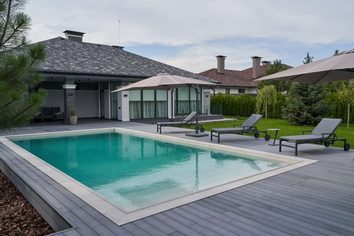 Why Pool Ownership Is Rising in Mesa — pool service business insights