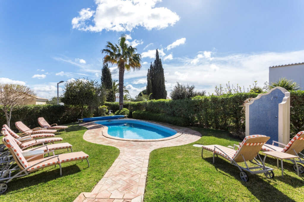 How to Start a Scalable Pool Company in Taylor County, Texas