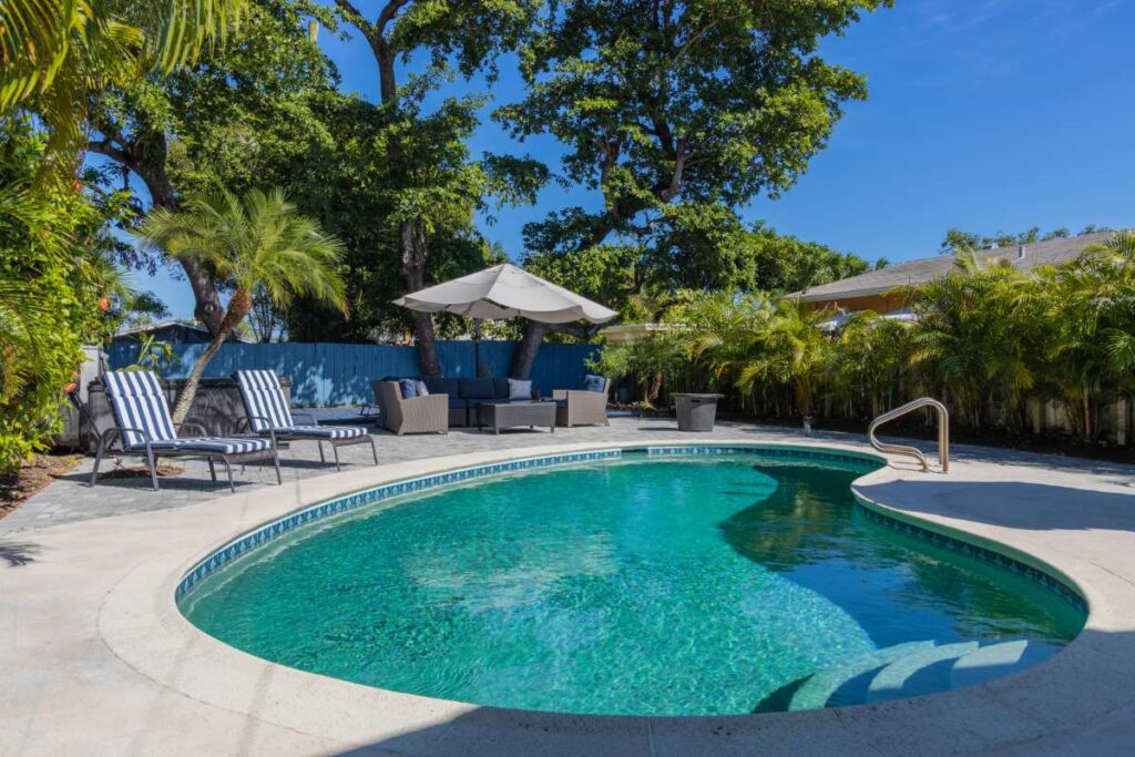 Pool Routes for Sale in Ocala, Hollywood, Bradenton, Sunrise, and Hialeah, Florida: Premium Pool Routes