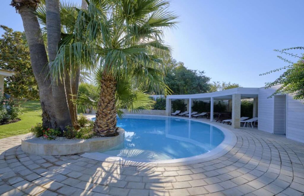 Building a Pool Service Brand From Day One