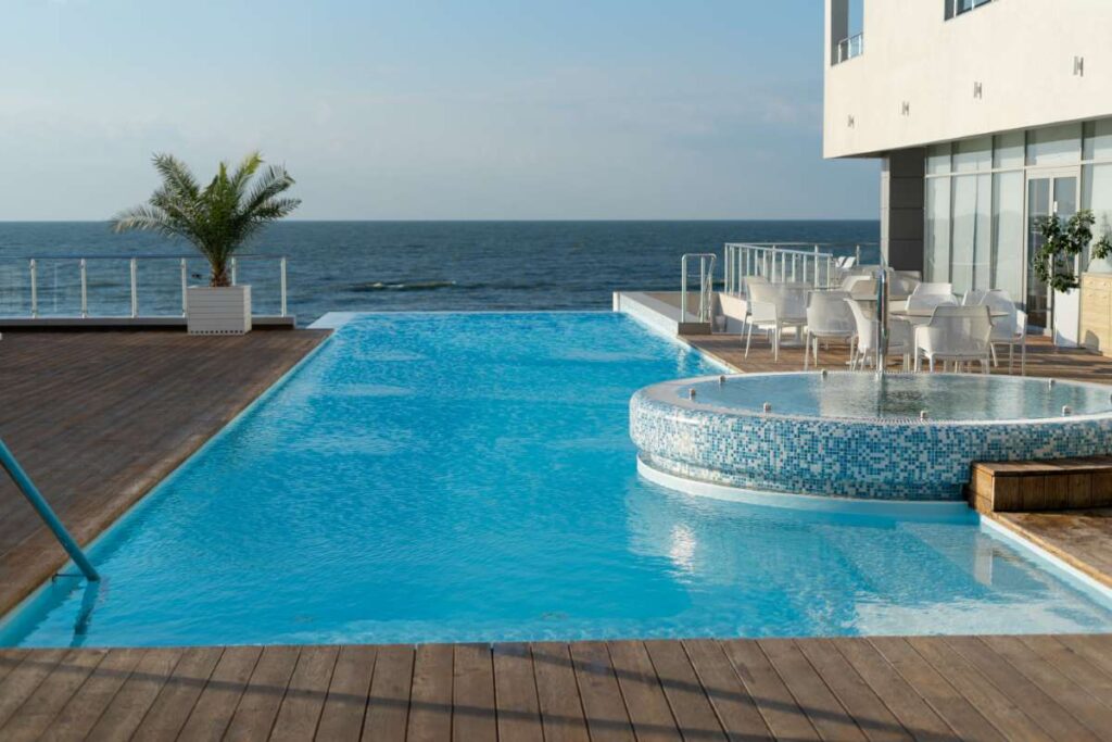 What Makes a Pool Tech Stay in Santa Clara, California?